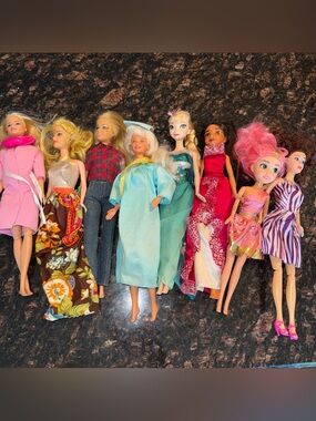 Assorted Girls Fashion Dolls - Mixed Colors